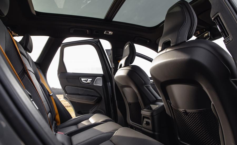 Интерьер Volvo XC60 T8 Polestar Engineered 2019 года  (NA) (фото 37 из 40)